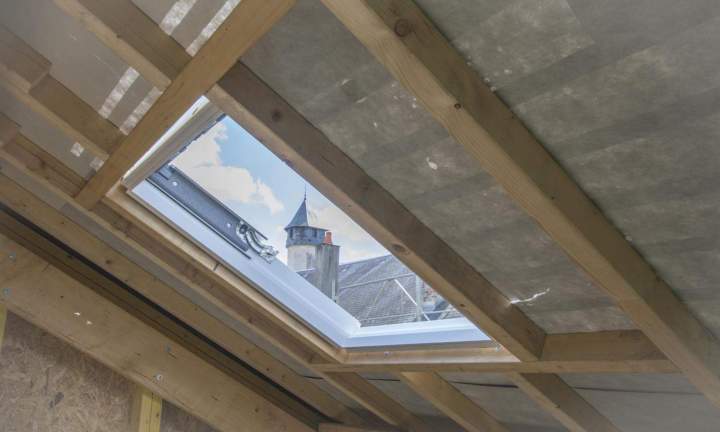 Pose de fenêtres Velux pour plus de lumière